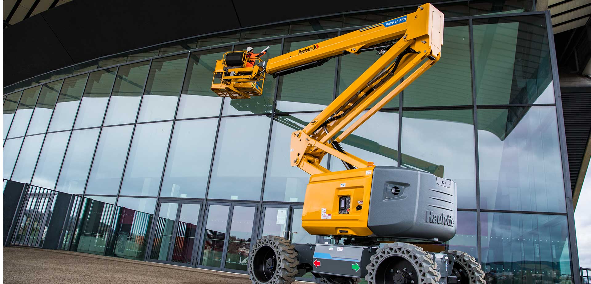 haulotte-products-range-electric-articulating-booms-img1